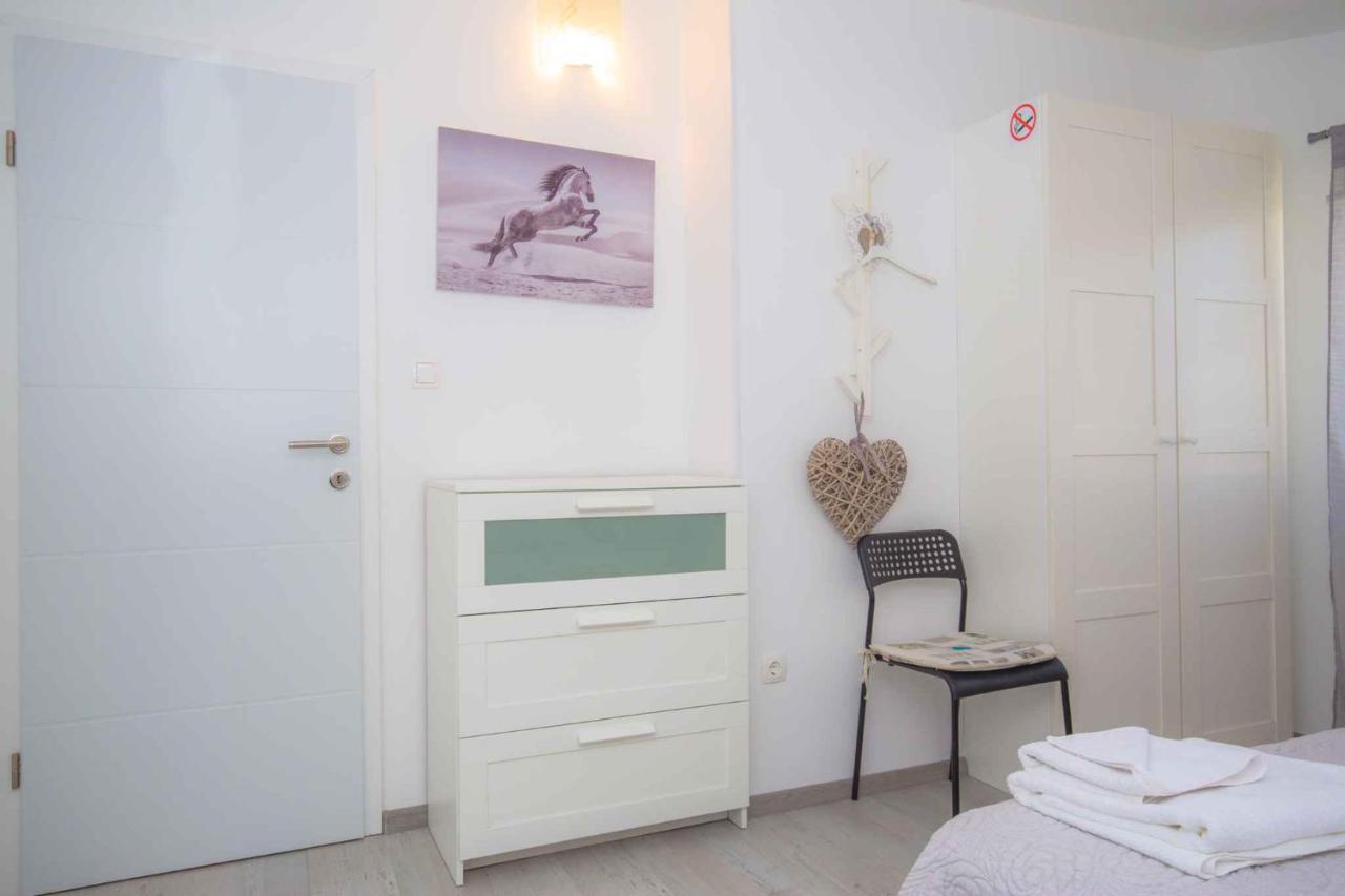 Apartments In Rogoznica 36019 Esterno foto
