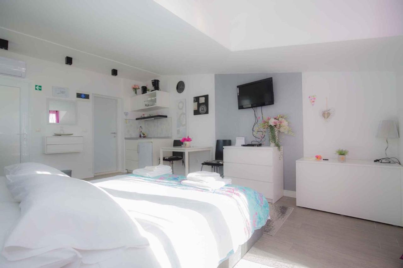 Apartments In Rogoznica 36019 Esterno foto