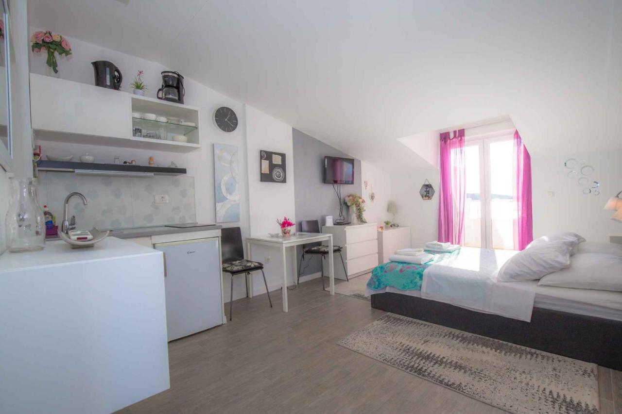 Apartments In Rogoznica 36019 Esterno foto