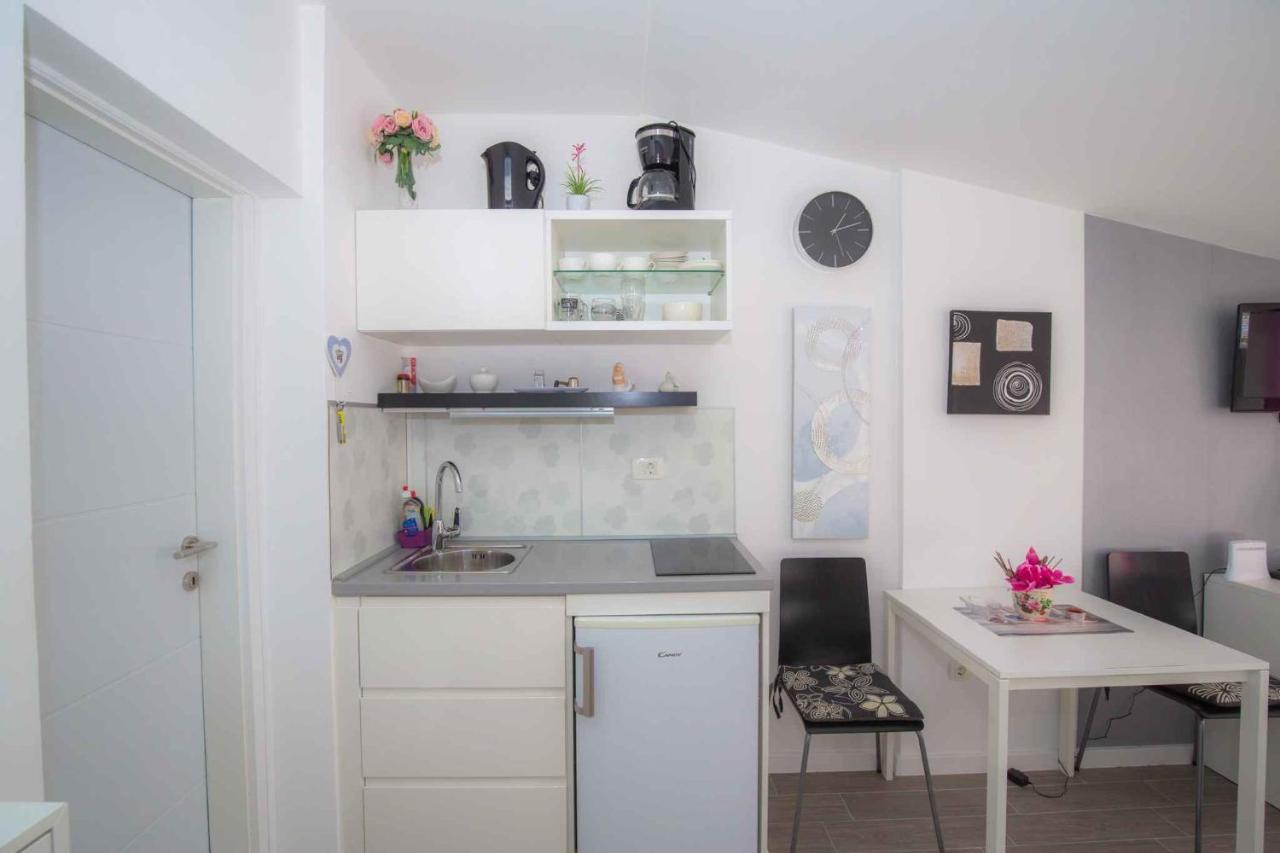 Apartments In Rogoznica 36019 Esterno foto