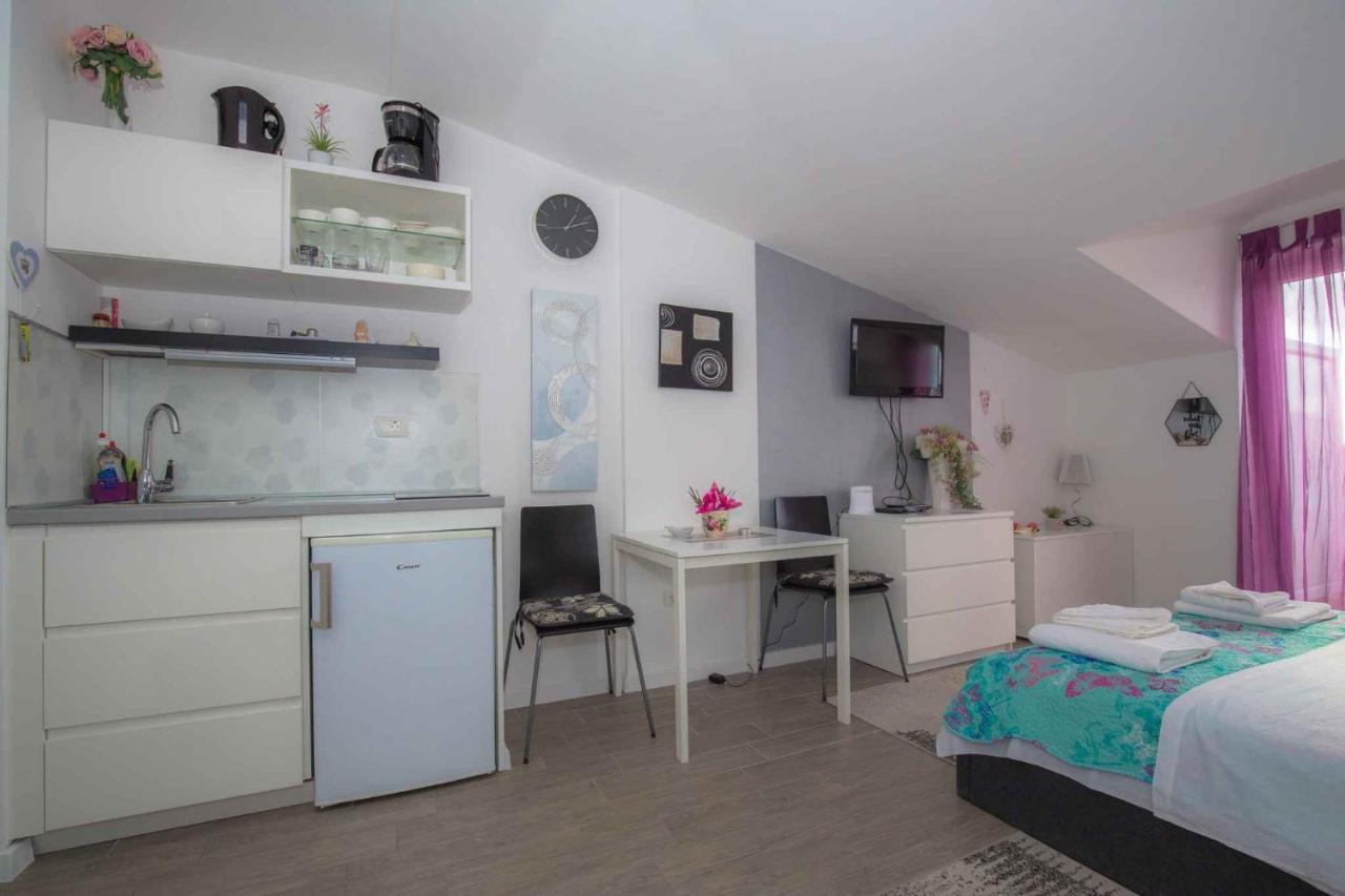 Apartments In Rogoznica 36019 Esterno foto