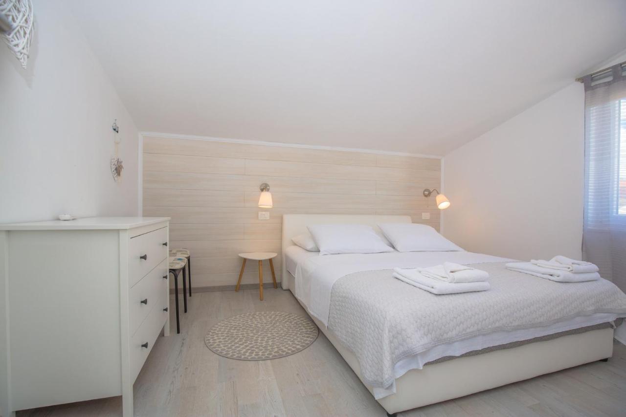 Apartments In Rogoznica 36019 Esterno foto